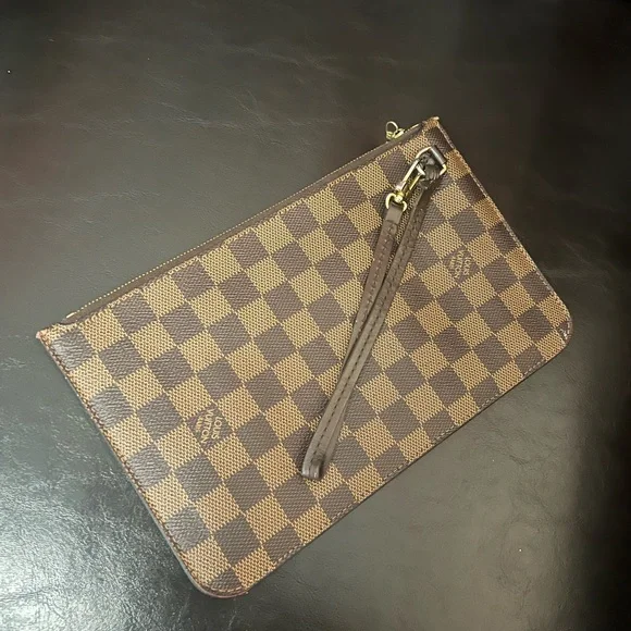 Louis Vuitton Neverfull Wristlet - Picture 13 of 13